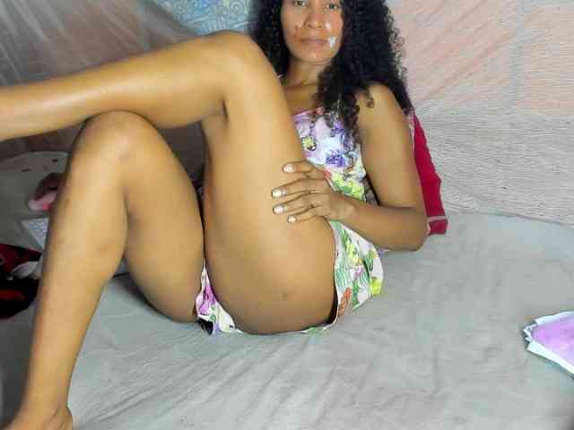 alia2424 webcam