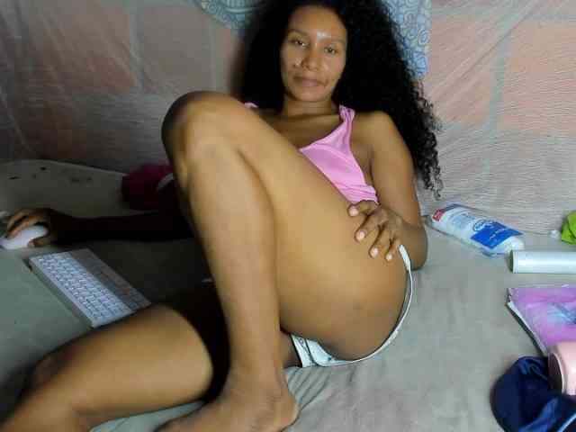 alia2424 webcam