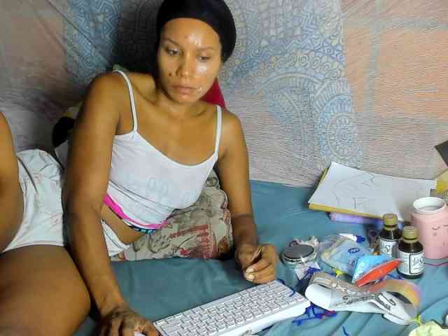 alia2424 webcam