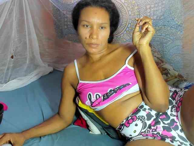 alia2424 webcam
