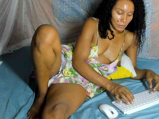 alia2424 webcam