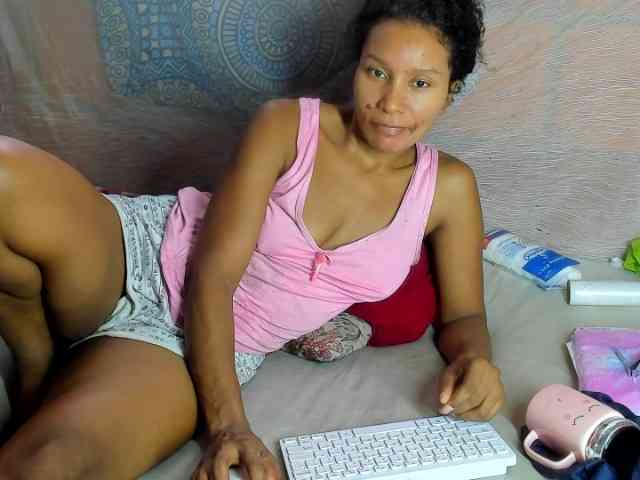 alia2424 webcam