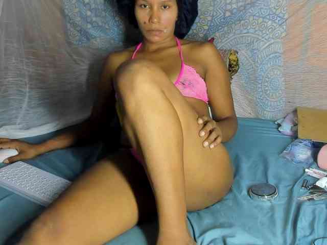 alia2424 webcam