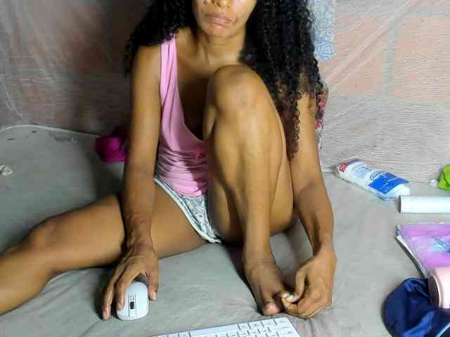 alia2424 webcam
