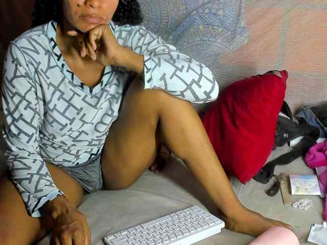 alia2424 webcam