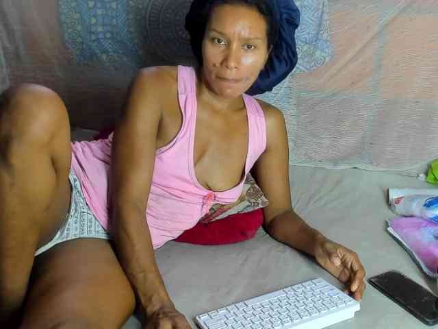 alia2424 webcam