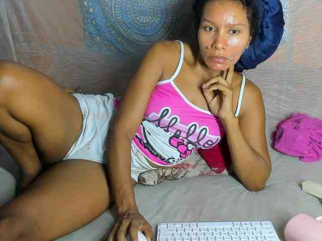 alia2424 webcam