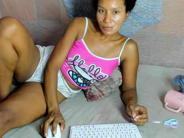 alia2424 webcam