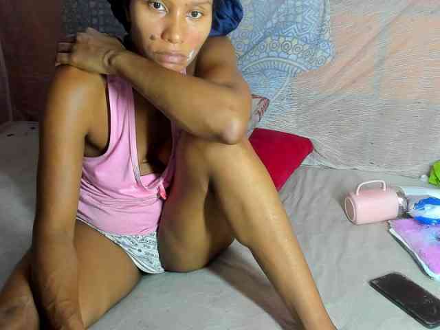 alia2424 webcam