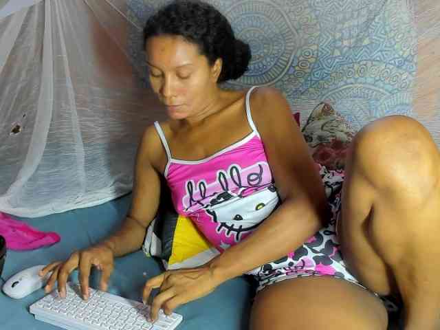 alia2424 webcam