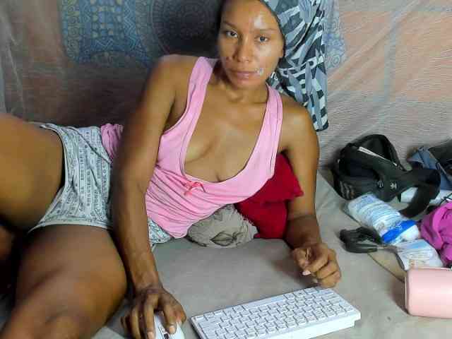 alia2424 webcam