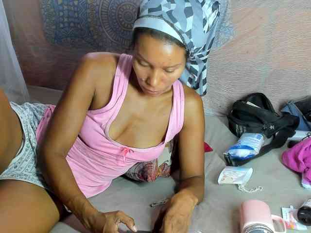 alia2424 webcam