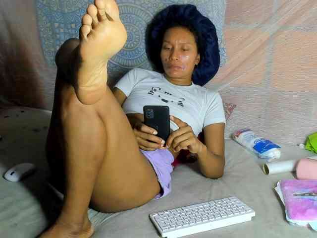 alia2424 webcam