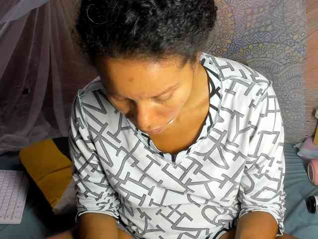 alia2424 webcam