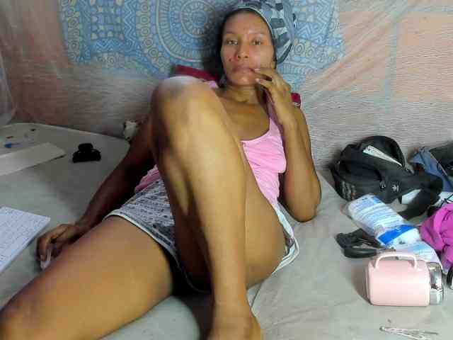 alia2424 webcam