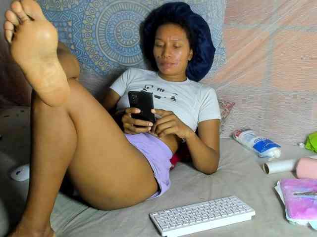 alia2424 webcam