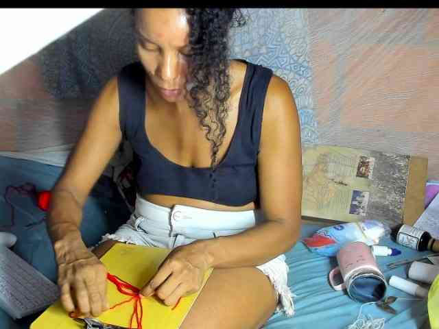 alia2424 webcam