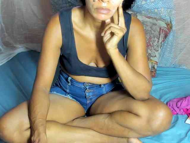 alia2424 webcam