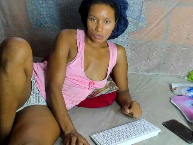 alia2424 webcam