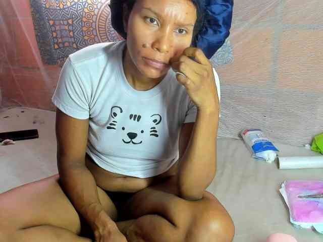 alia2424 webcam