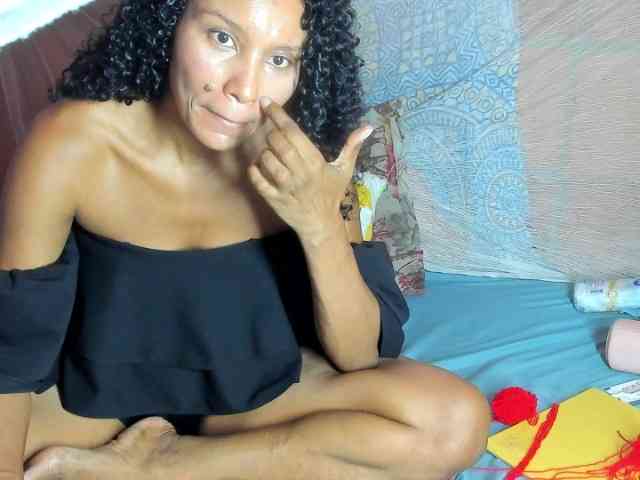 alia2424 webcam