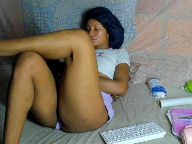 alia2424 webcam