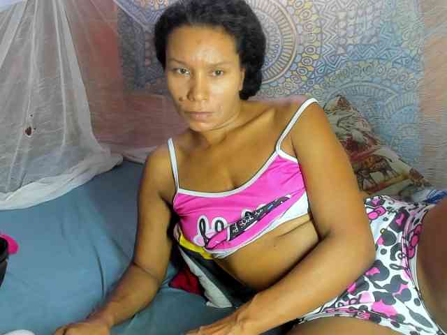 alia2424 webcam