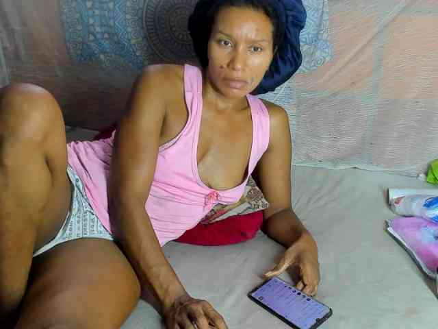 alia2424 webcam