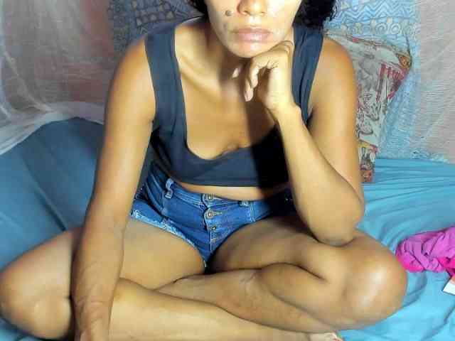 alia2424 webcam