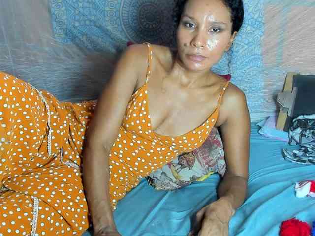 alia2424 webcam