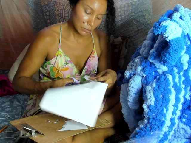 alia2424 webcam