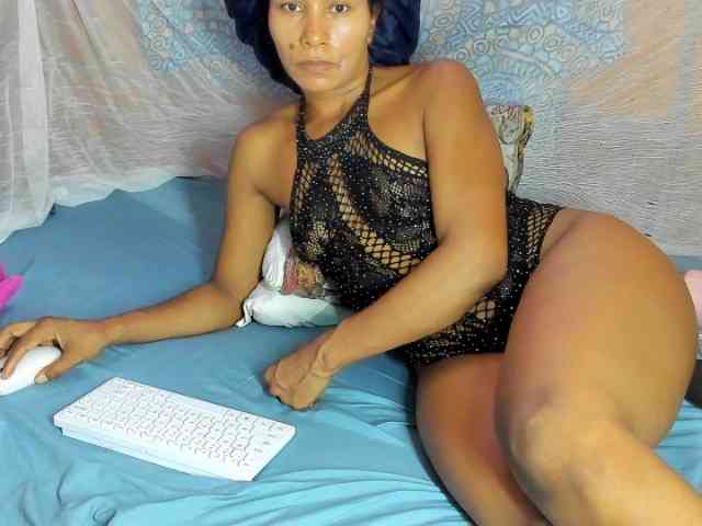 alia2424 webcam