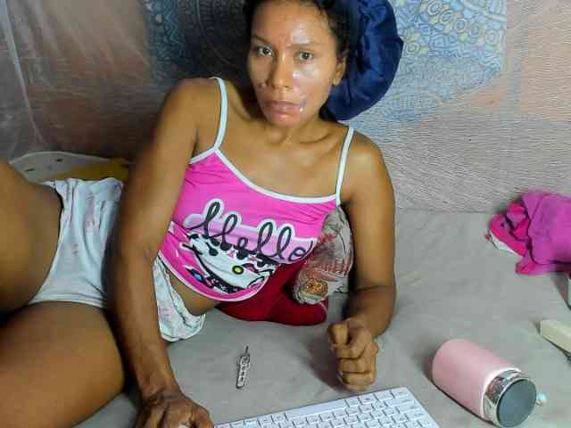 alia2424 webcam