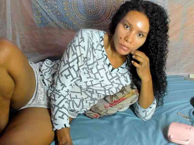 alia2424 webcam