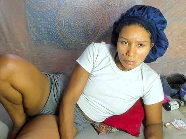 alia2424 webcam