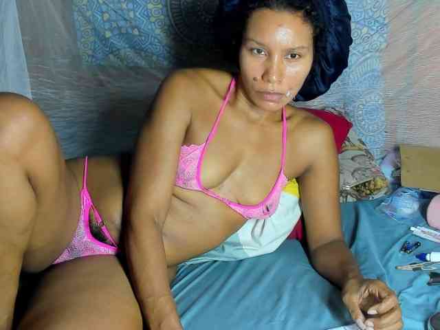 alia2424 webcam