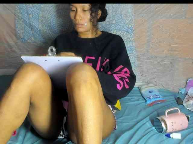 alia2424 webcam