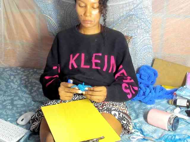 alia2424 webcam