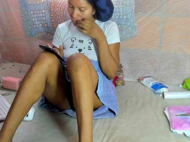 alia2424 webcam