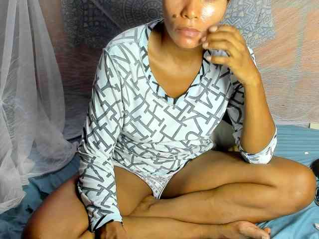 alia2424 webcam