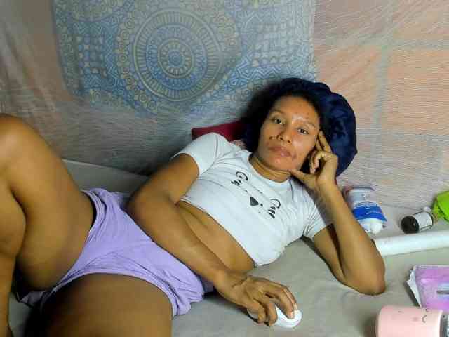 alia2424 webcam