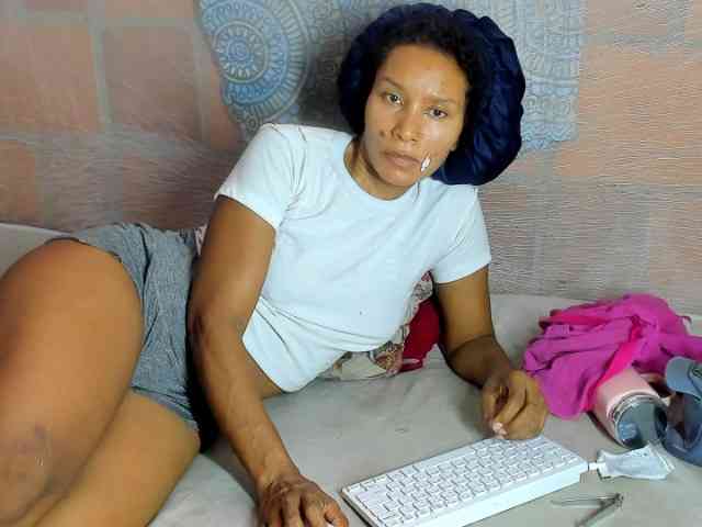 alia2424 webcam