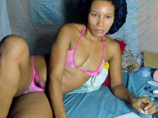 alia2424 webcam