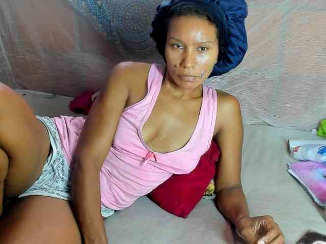 alia2424 webcam