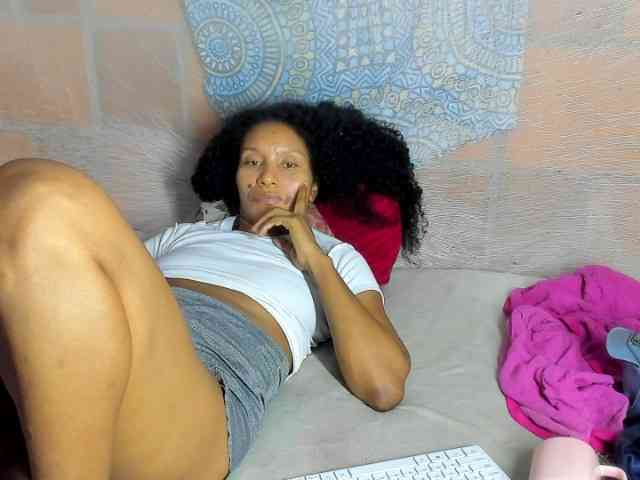 alia2424 webcam