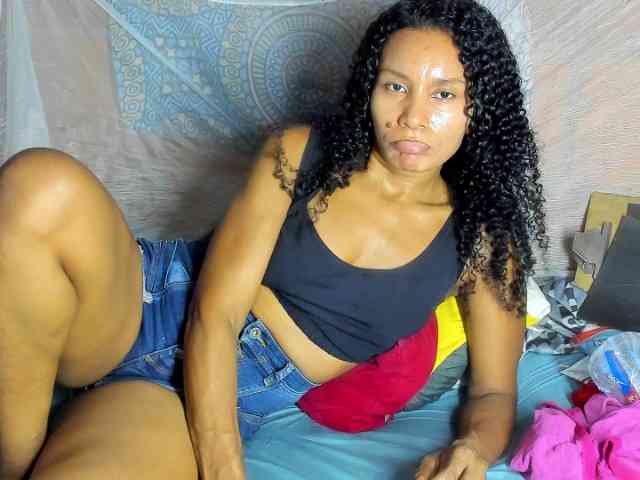 alia2424 webcam