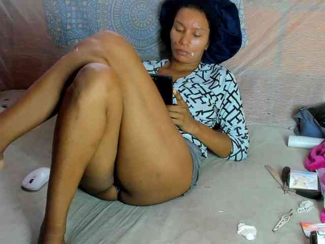 alia2424 webcam