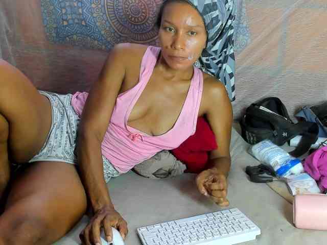 alia2424 webcam
