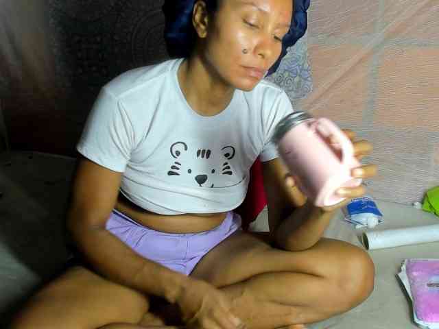 alia2424 webcam