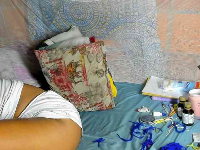 alia2424 webcam